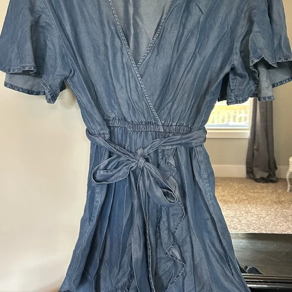 Adorable Jean dress with side slit/ruffles. - Picture 3 of 5